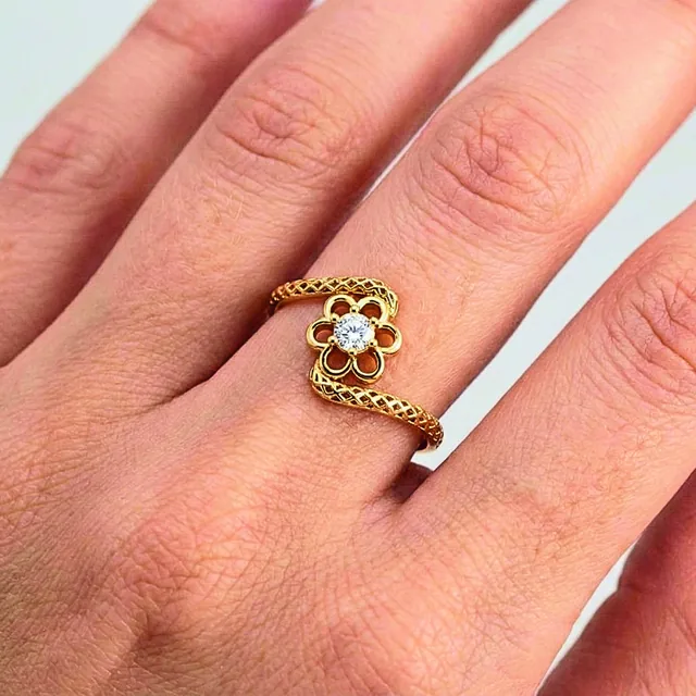 Anel Flor com pedra 3mm no modelo