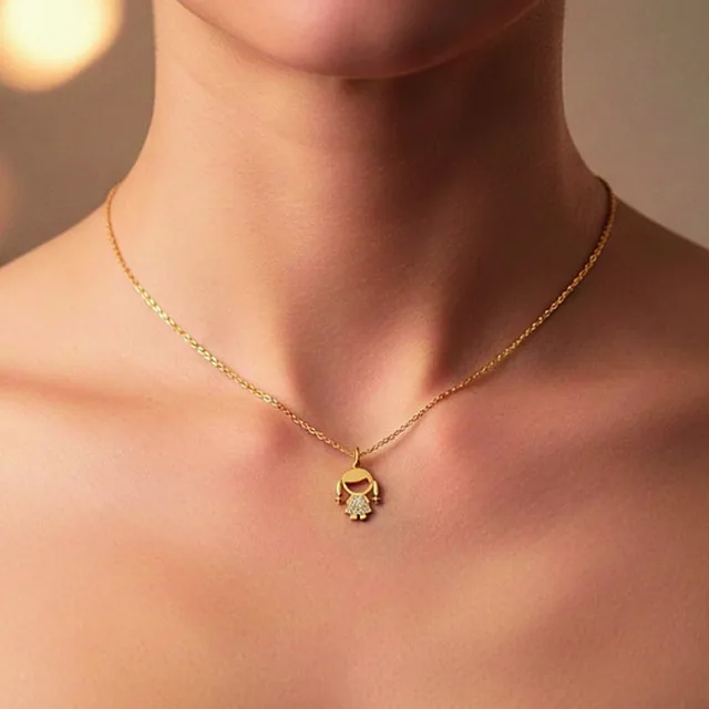Pingente Menina Vazado Cravejado no modelo