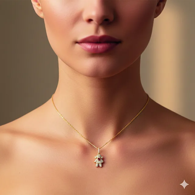 Pingente Menina Cravejado no modelo
