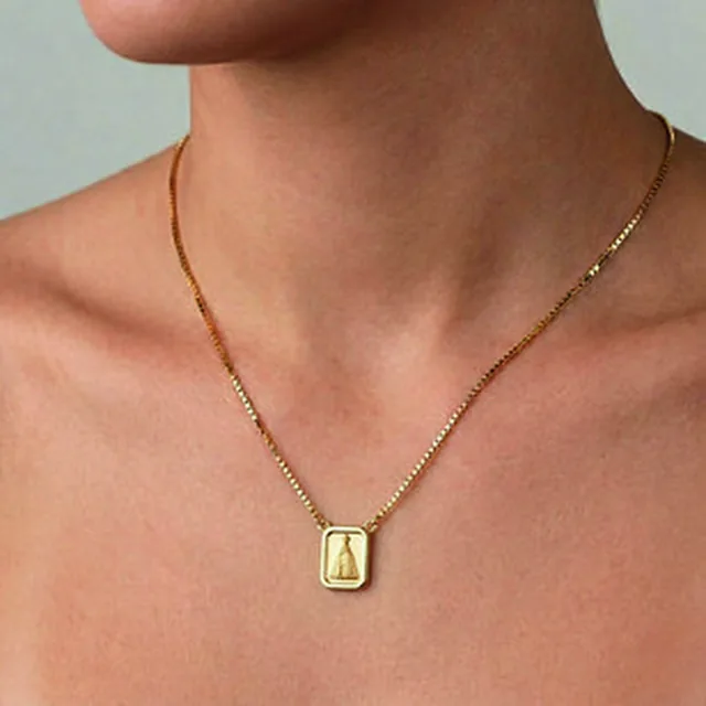 Minerva Escapulário no modelo