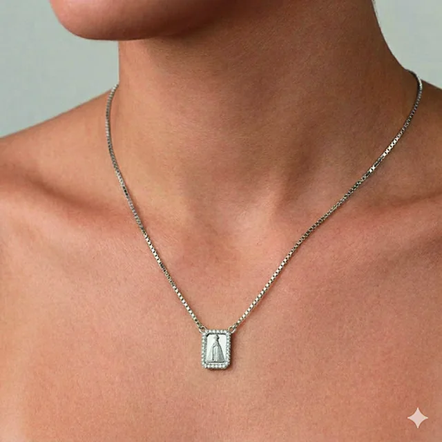 Escapulário Ouro Branco Liso Cravejado no modelo