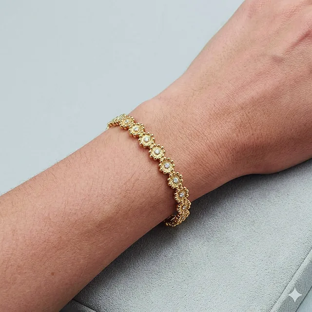 Bracelete de Flores e Zircônias no modelo