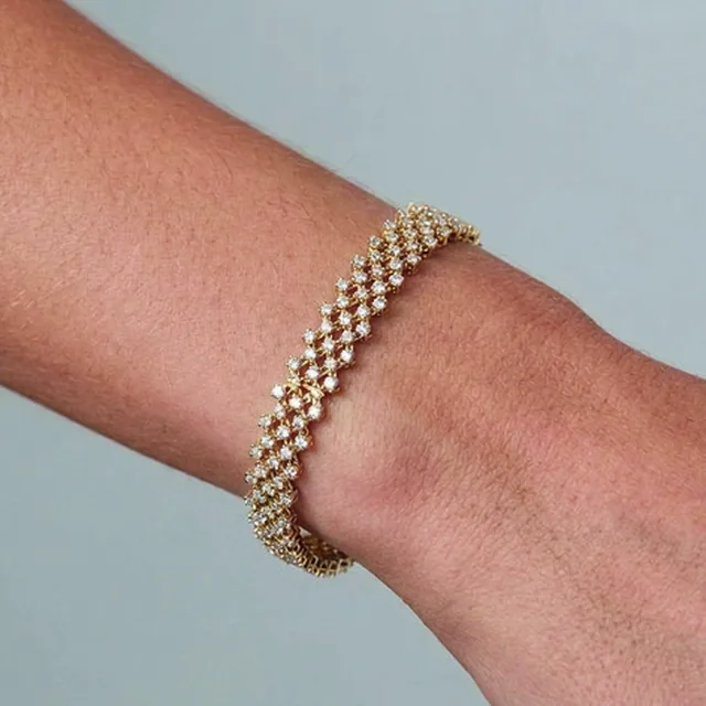 Bracelete Efeito Renda no modelo