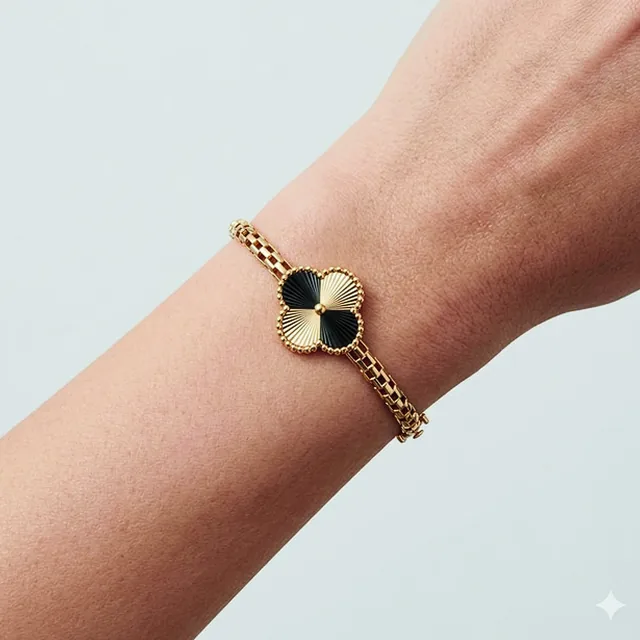 Bracelete Trevo no modelo