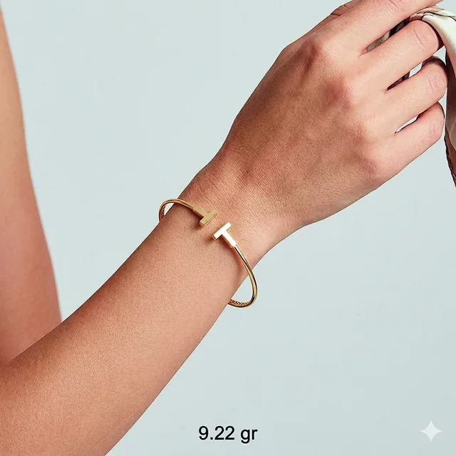 Bracelete Unissex “T” no modelo